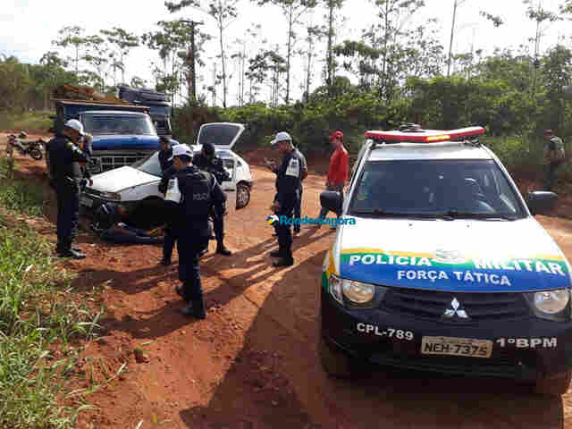 Motorista se envolve em acidente e acaba preso com arma