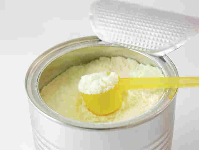 Campanha arrecada leite em pó para doar a crianças carentes