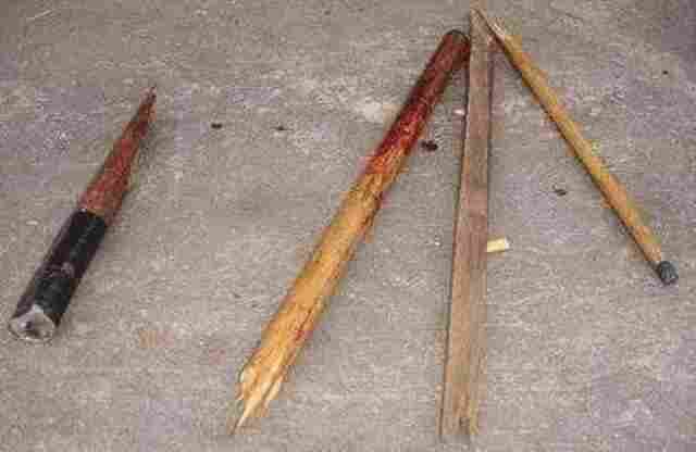 Homem se recusa pagar conta em bar e agride funcionária com taco de sinuca