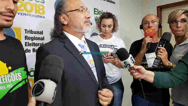 Vídeo ao vivo: Presidente do TRE diz que denúncias sobre urna eletrônica são falsas