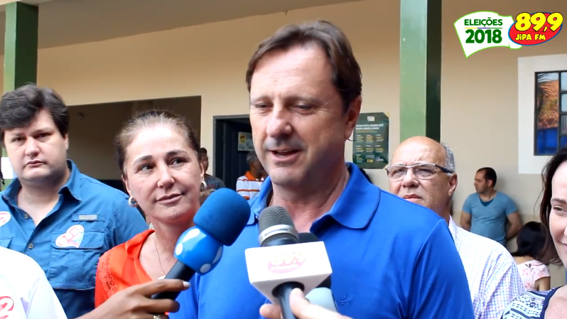 Vídeo: Acir vota em Ji-Paraná e diz que PDT tem a melhor proposta