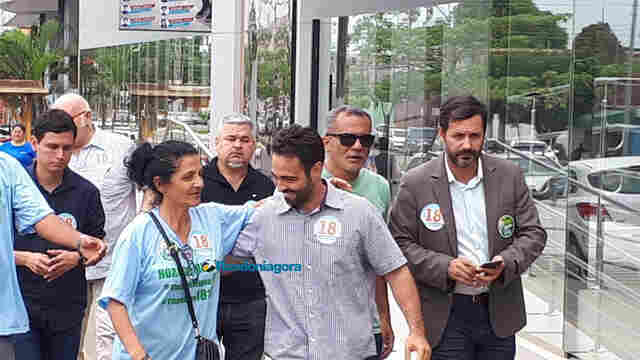 Vídeo ao vivo: Vinícius Miguel vota no Colégio Adventista, em Porto Velho