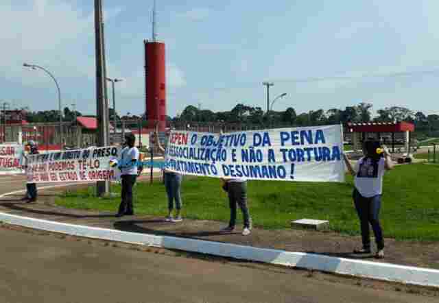 Esposas de presos protestam por visita íntima na Penitenciária Federal de Porto Velho; vídeo
