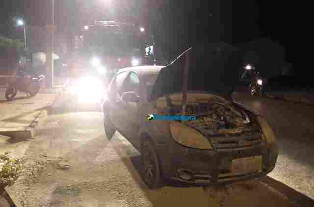 Carro em movimento tem princípio de incêndio na Capital