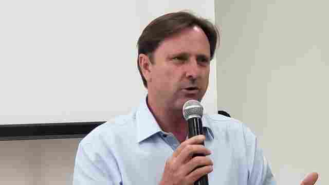 Acir Gurgacz se entrega à Polícia Federal no Paraná e passa mal