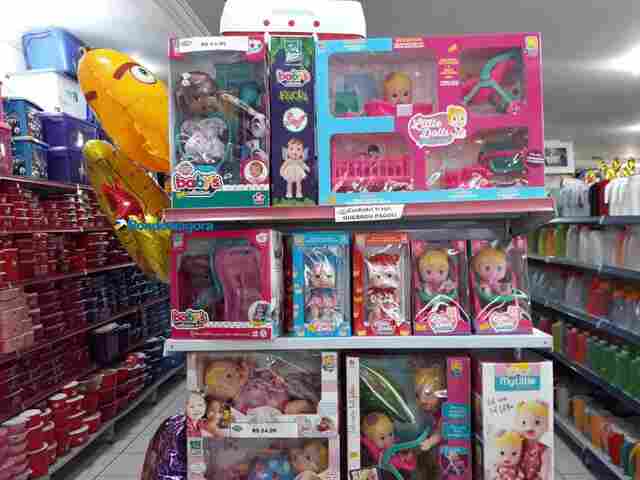 Comércio renova estoque de brinquedos e pais começam a procurar presentes para o Dia das Crianças