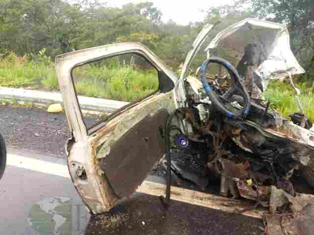 Colisão entre carro, caminhão e carreta mata dois homens na BR-364