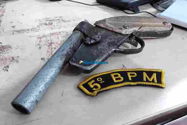 Após intensa perseguição, menor é flagrado com arma e confessa que faria assaltos na Capital