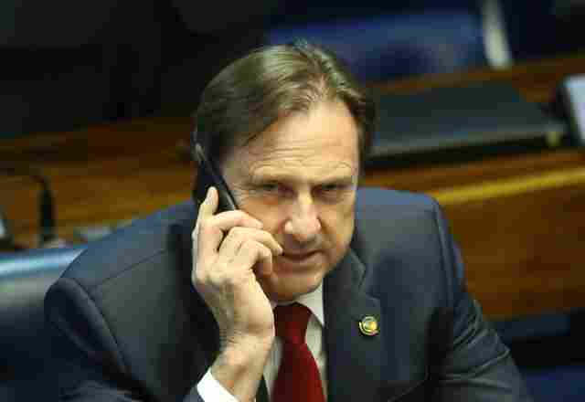 Ministro do STF ignora atestado médico de Acir Gurgacz e determina transferência imediata do senador à Brasília