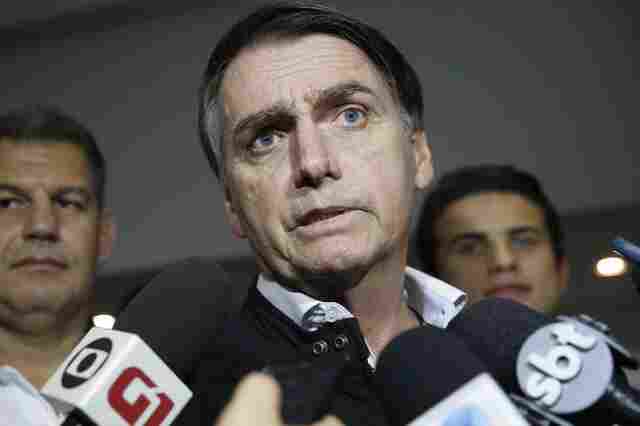 Bolsonaro afirma que vai resgatar o respeito em sala de aula