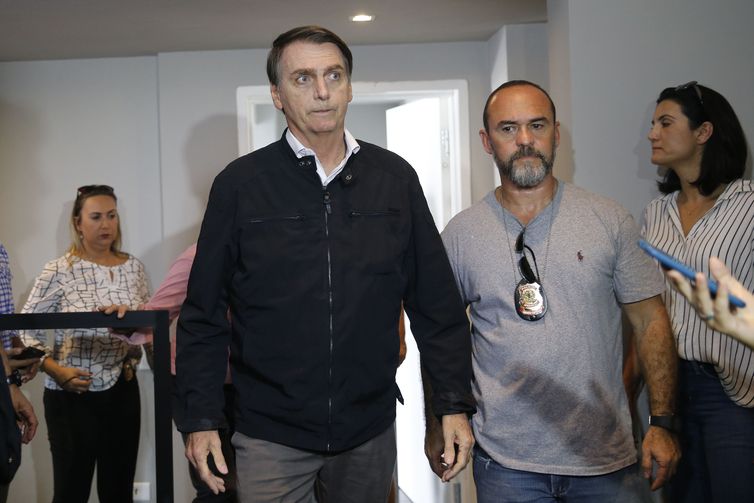 Bolsonaro firma compromisso em defesa da família