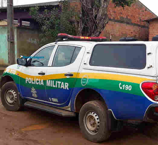 Mulher quase é morta a facadas na frente da mãe ao cobrar dívida do ex-marido