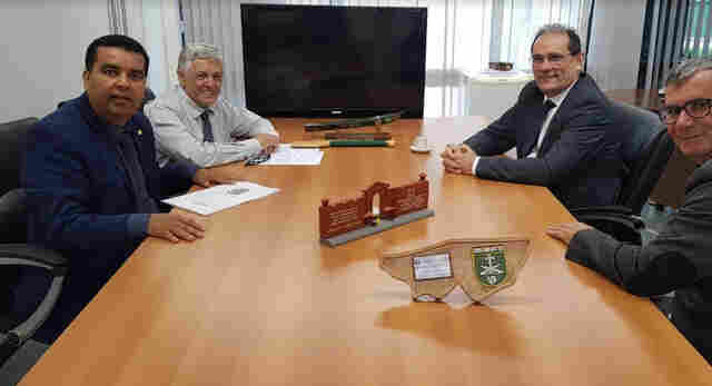 Obra da Avenida Brasília, em Candeias, será reiniciada, afirma Lindomar Garçon