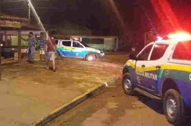 Jovem é morto a facadas em estacionamento de posto de combustível em Jaru