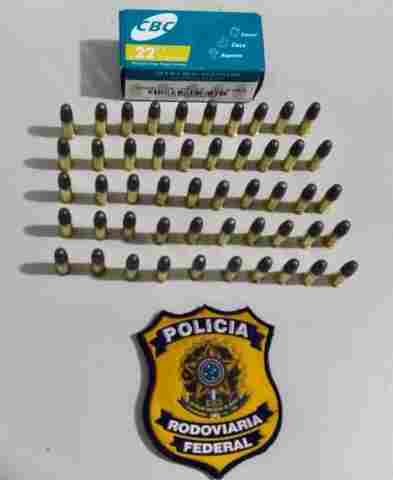 Passageiro de táxi é flagrado com 50 munições durante abordagem na BR-364