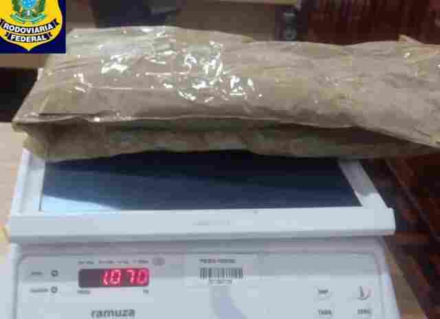 Mulher é presa com maconha e documento falsa na BR-425