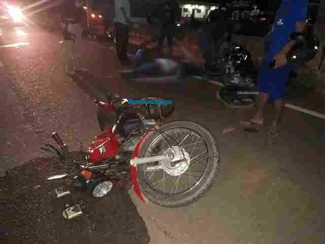 Motociclista faz conversão em local proibido na BR-364 e é atingida por moto