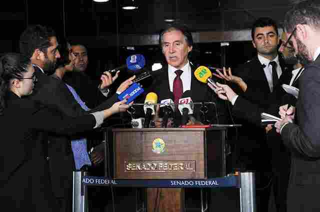 Decisão sobre perda de mandato de Acir Gurgacz compete ao plenário, diz presidente do Senado