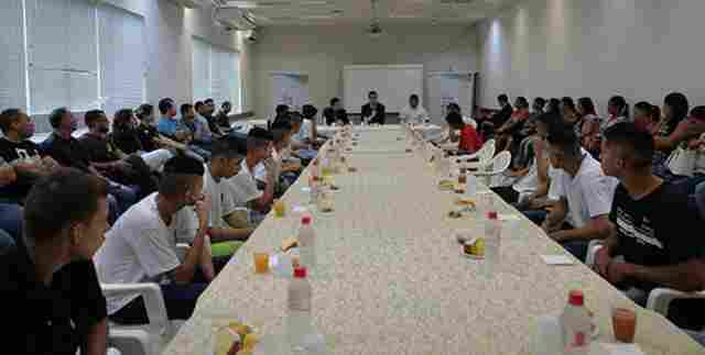 Adolescentes infratores participam de programa de profissionalização