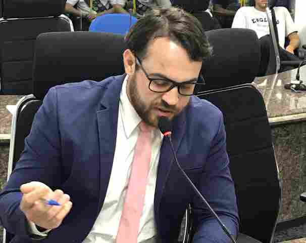 Vereador Márcio Oliveira é atendido e Rua Osvaldo Ribeiro recebe iluminação Pública