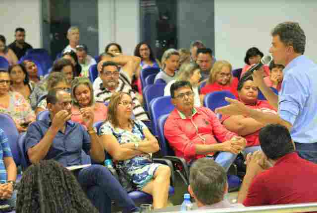 No Sintero, Expedito defende o Plano Estadual de Educação e diz que vai governar com diálogo