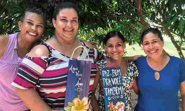 Moradoras de reassentamentos participam do Outubro Rosa