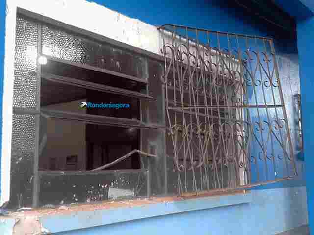 Escola é arrombada e furtada pela nona vez; Seduc sempre diz que vai repor, mas nunca fez nada