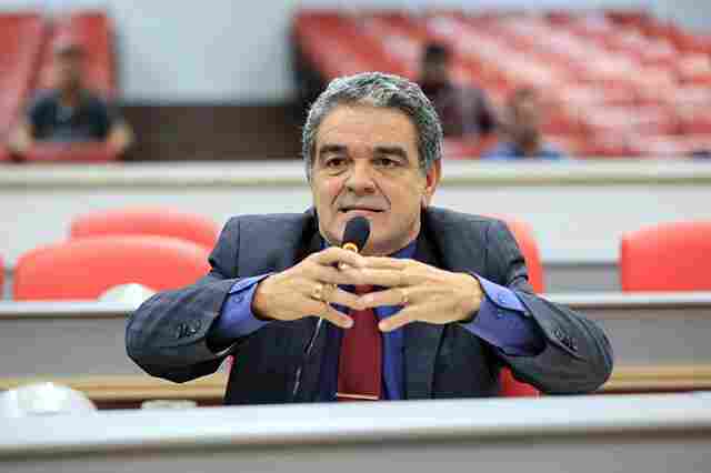 Aélcio da TV indica reforço no patrulhamento policial no Bairro Teixeirão