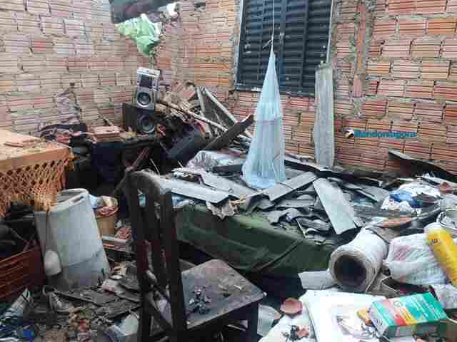 Temporal destrói casa e dono faz apelo por ajuda