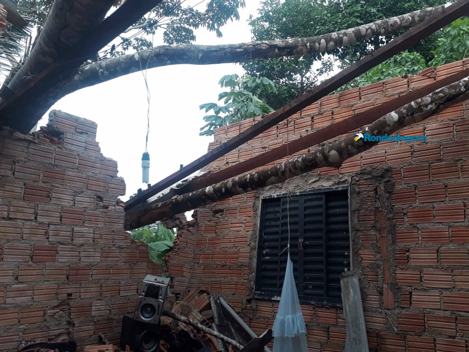 Temporal destrói casa e dono faz apelo por ajuda