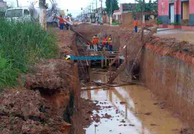 Após dois meses, Prefeitura promete liberar parte da Avenida Mamoré e amplia prazo de conclusão da obra