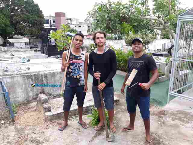 Limpadores de túmulos ganham extra na véspera de Finados