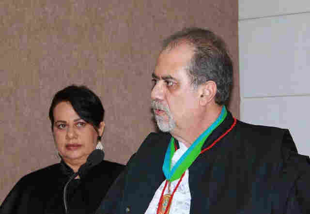 Emenda que muda horário de servidores é publicada; Judiciário vê invasão por parte da ALE