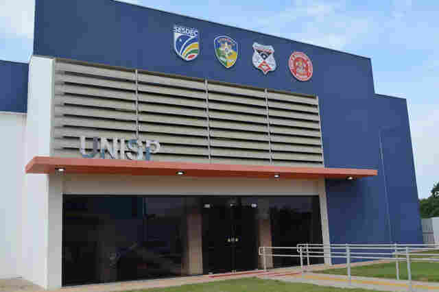 Homem é preso após tentar matar irmã e cunhado a golpes de faca