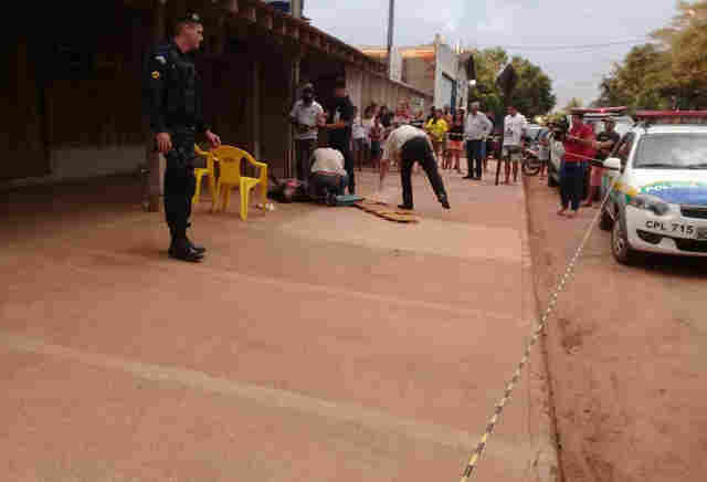 Homem é morto com tiro na cabeça em bar no município de Cacoal