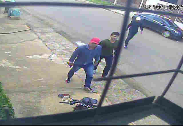 Trio faz arrastão em residência e foge levando carro, televisores e mais de R$ 60 mil em joias