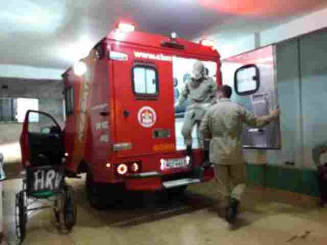 Dupla invade residência e tenta matar morador a tiros