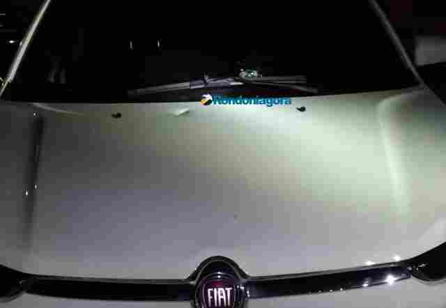 Bandidos tentam roubar caminhonete e atiram no veículo para matar vítima