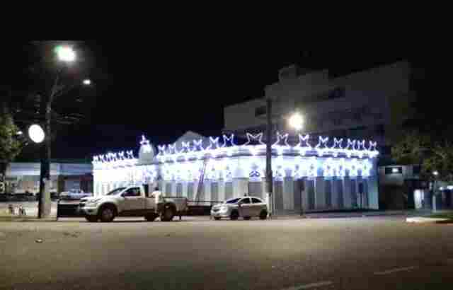 Prefeitura conclui decoração natalina no Mercado Cultural; luzes serão ligadas dia 4 de dezembro