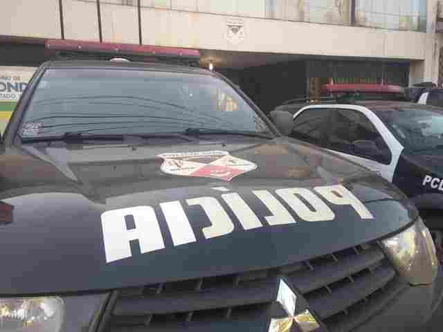 Homem é preso após ameaçar matar a ex-esposa a tiros e tijoladas