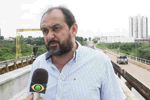 Laerte Gomes fiscaliza obra da ponte sobre o rio Urupá em Ji-Paraná