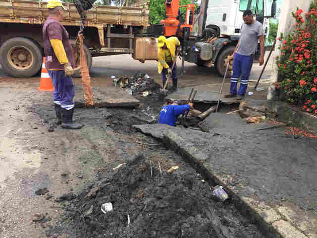 Semusb realiza desobstrução de caixas coletoras na área central da Capital