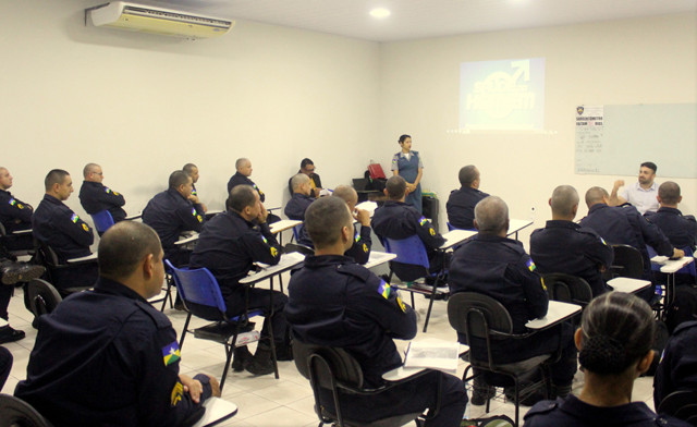 Policiais do 4º BPM participam de palestra alusiva a Campanha Novembro Azul