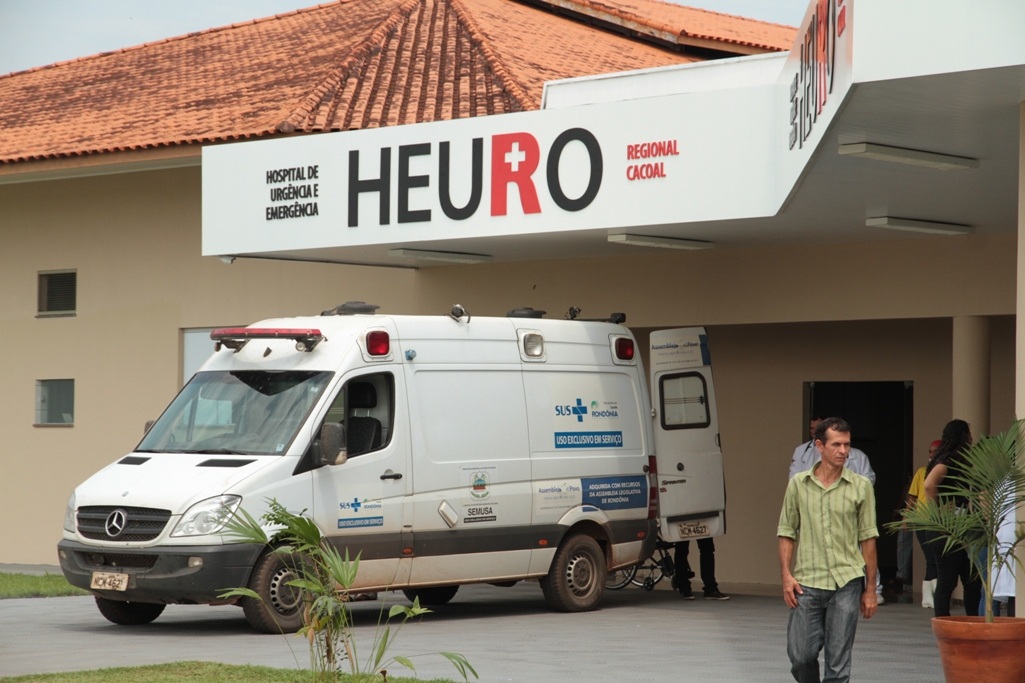 Homem é esfaqueado por criminoso em panificadora