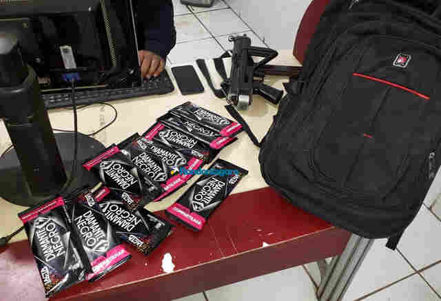 Estudante de psicologia é preso furtando chocolate no shopping para trocar por cocaína