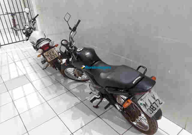 Dupla é presa com duas motos roubadas e arma em Porto Velho