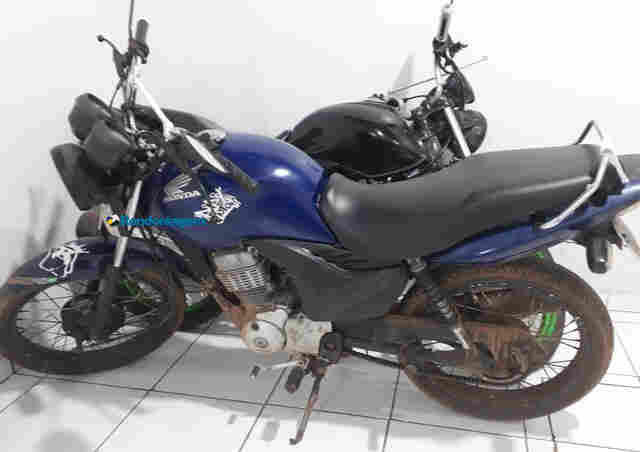 Adolescente é detido com moto roubada por casal que atirou no rosto de idoso na Capital