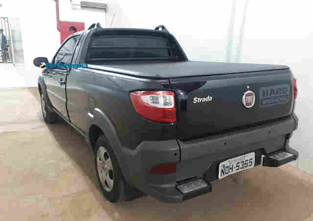 Vítima encontra carro furtado em lava a jato e proprietário do estabelecimento acaba preso