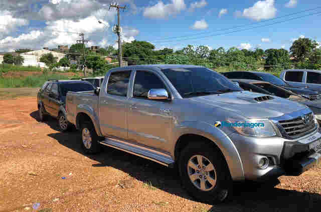 Polícia prende homem com caminhonete clonada e ele diz que venderia por 9 mil dólares na Bolívia