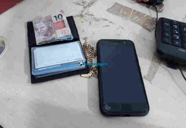 Dupla detida após roubar celular na Zona Leste